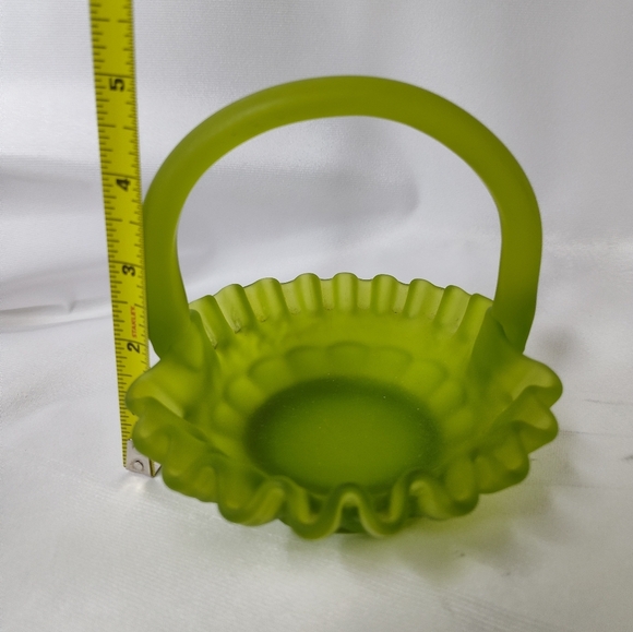 Westmoreland Green Satin Glass Ruffled Basket With Grape Panels, Vintage - Picture 3 of 5